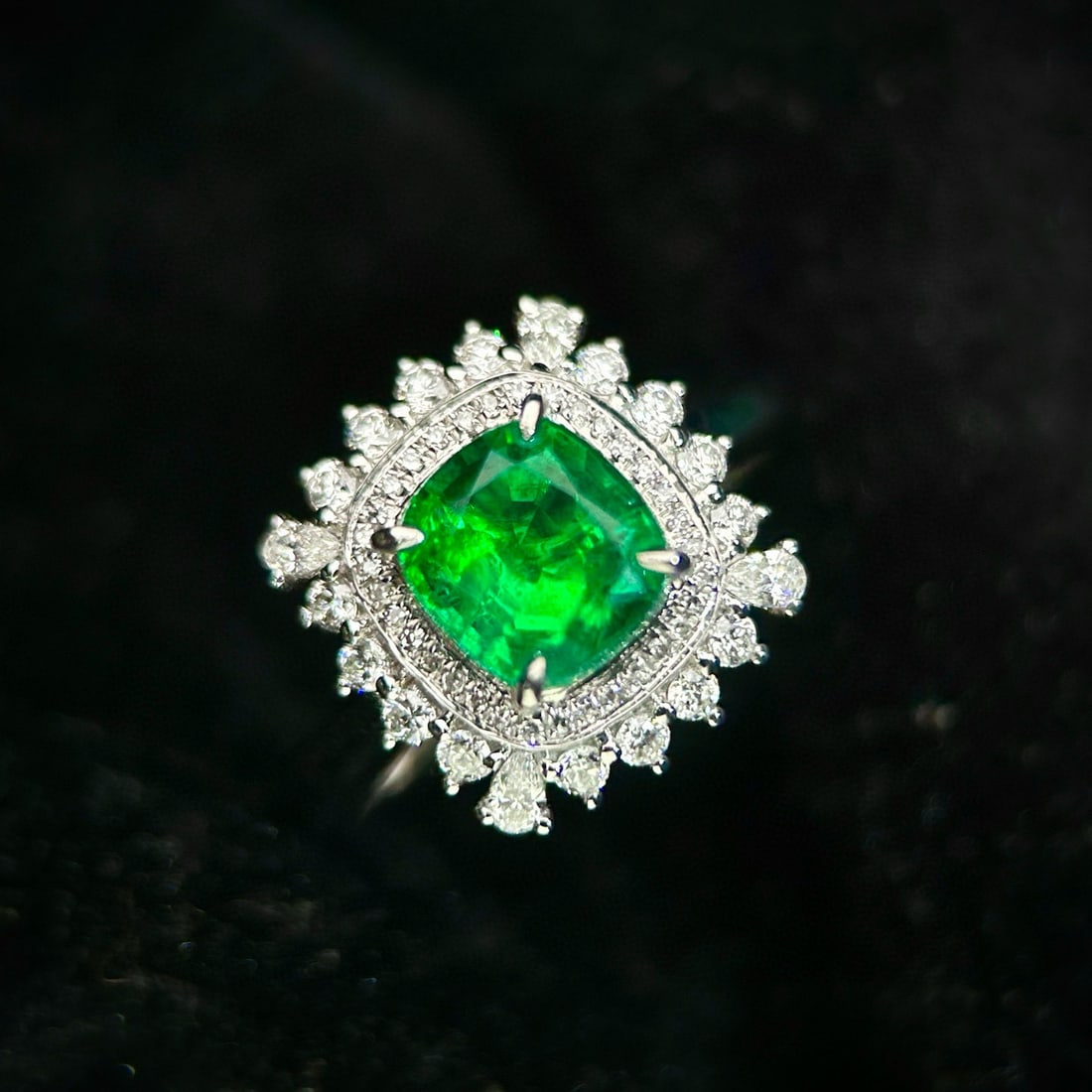 14k Gold 2.14 Ctw Vivid Green Natural Emerald & Diamond Ring - 5
