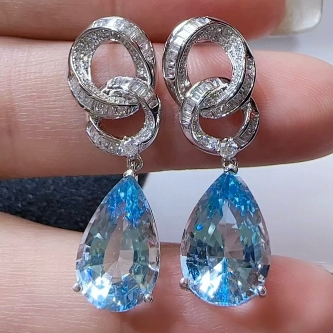 14k Gold 7.40 Ctw Natural Aquamarine & Diamond Earrings: Ref:230942113 // gold content:14k gold // main gemstone:aquamarine // shape:pear // carat weight:6. 85ct // color:santa maria color // treatment:natural // // adjacent gemstone 2 : diamond //