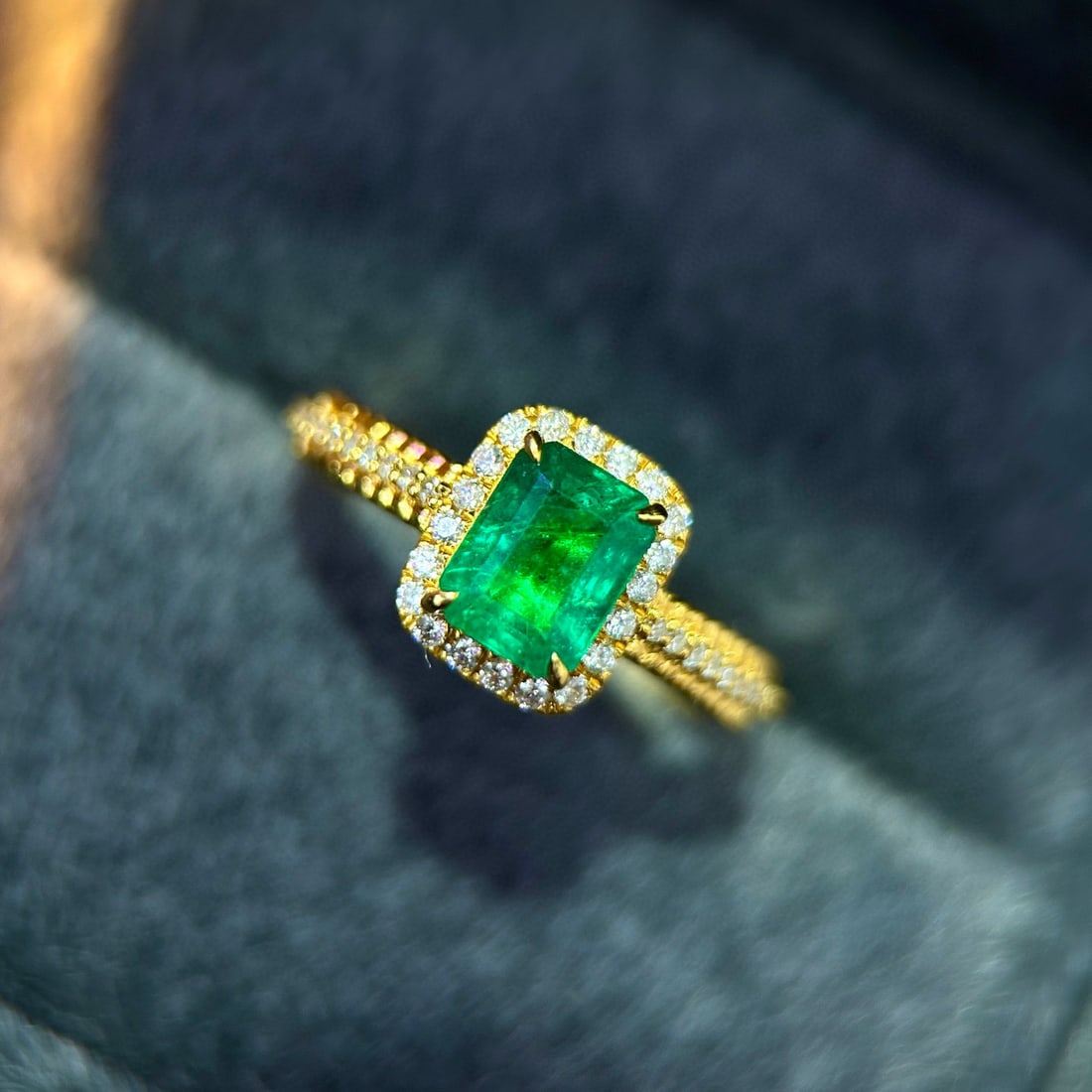 14k Gold 1.84 Ctw Vivid Green Natural Emerald & Diamond Ring - 2