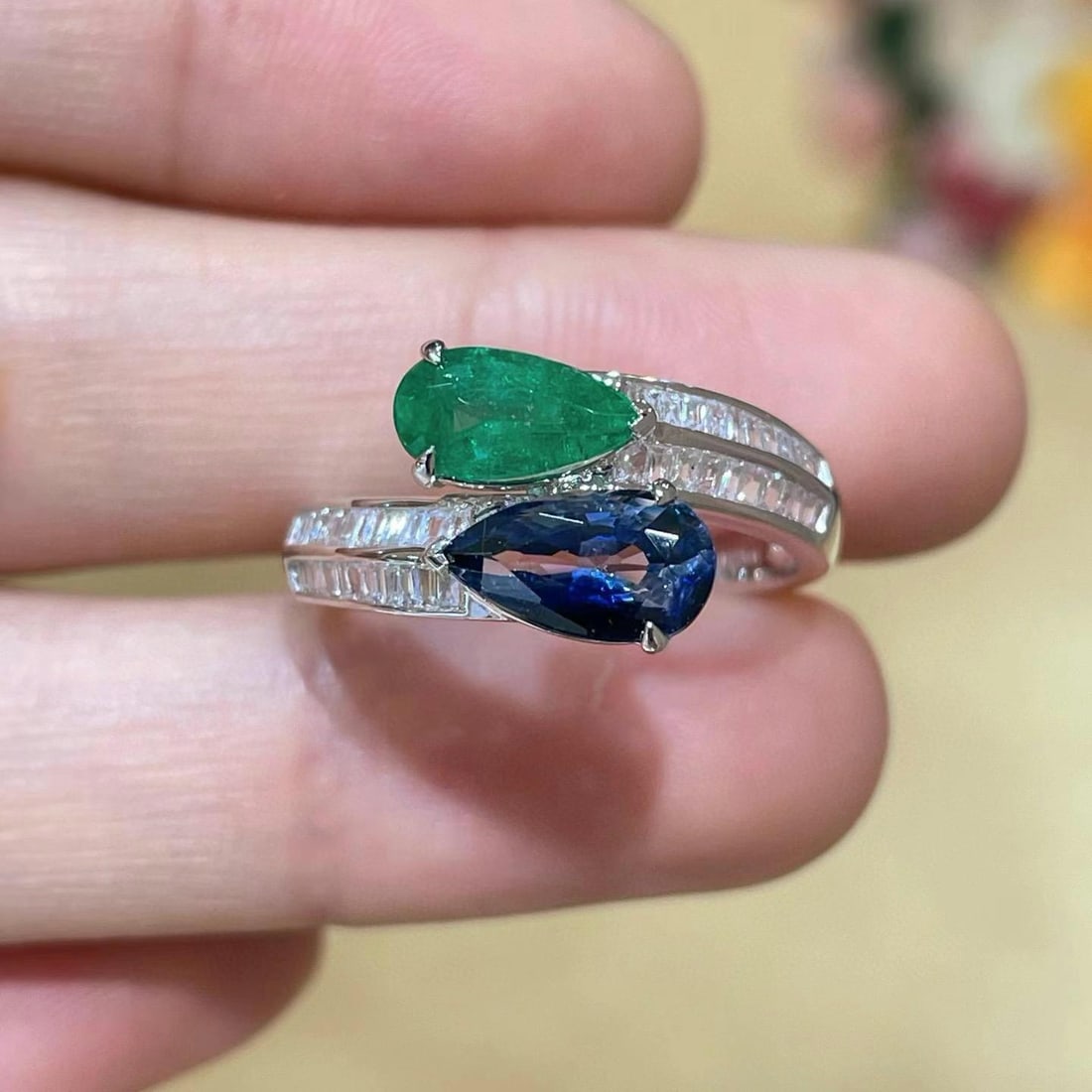 14k Gold 2.27 Ctw Natural Sapphire & Emerald & Toi Et Moi Ring: Ref:230942159 // gold content:14k gold // ring size:7. 25us // // main gemstone:sapphire // shape:pear // carat weight:1. 44ct // color:blue // treatment:natural // // adjacent gemstone 2 : emerald //