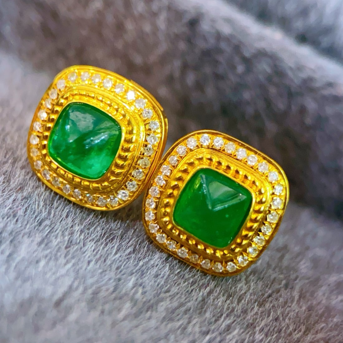 14k Gold 1 Ct Vivid Green Natural Emerald & Diamond Earrings - 2