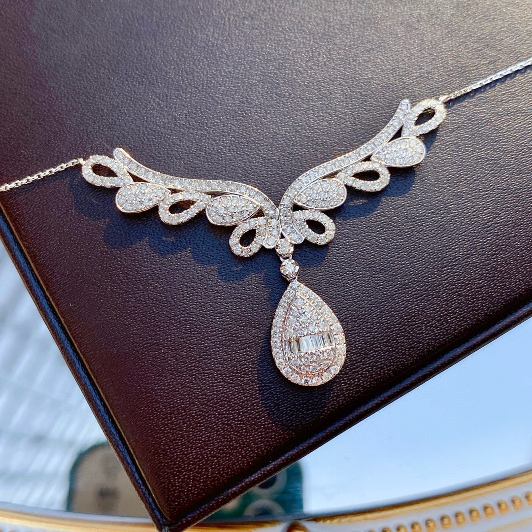 14k Gold 1 Ct Natural H Diamond Necklace: Ref:230942171 // gold content:14k gold // main gemstone:diamond // shape:multiply // carat weight:1ct // clarity grade:vs-si // color:h // treatment:natural // Condition: NewLow Estimate: