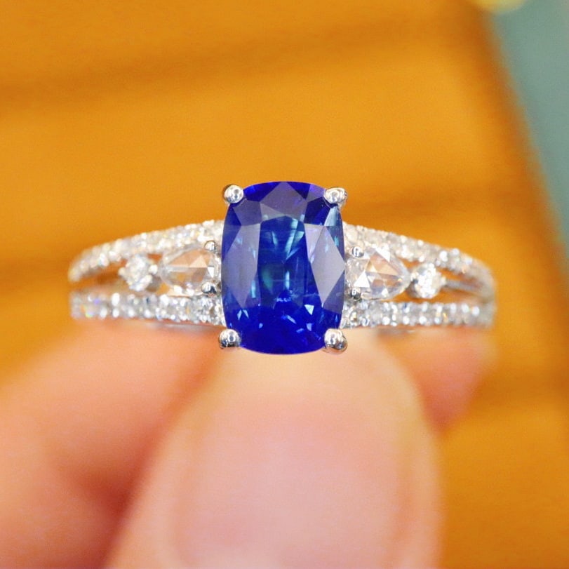 14k Gold 1.34 Ctw Natural Sapphire & Diamond Ring: Ref:230942177 // gold content:14k gold // ring size:7. 25us // // main gemstone:sapphire // shape:oval // carat weight:1. 13ct // color:royal blue // treatment:natural // // adjacent gemstone 2 :