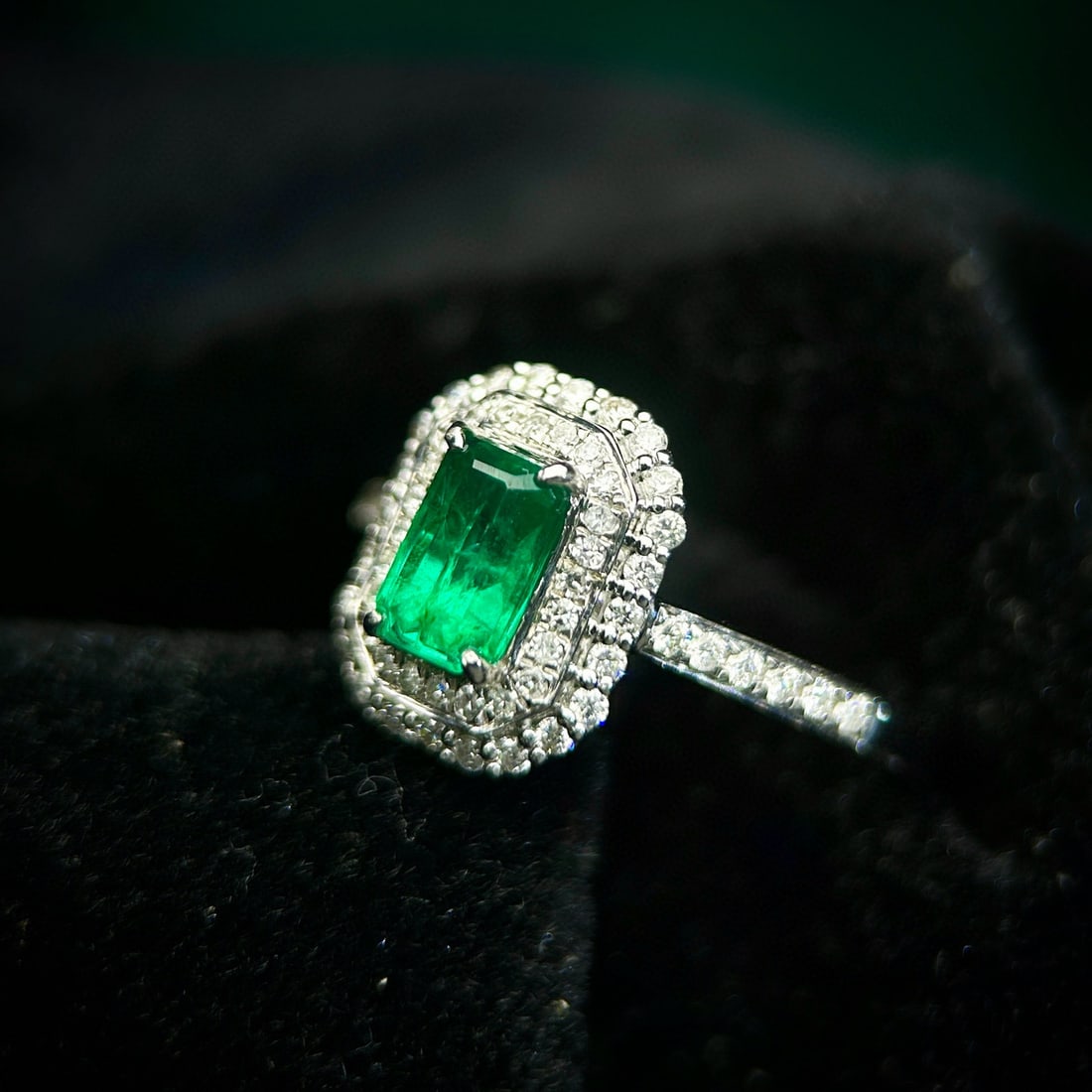 14k Gold 1.48 Ctw Vivid Green Natural Emerald & Diamond Ring - 3