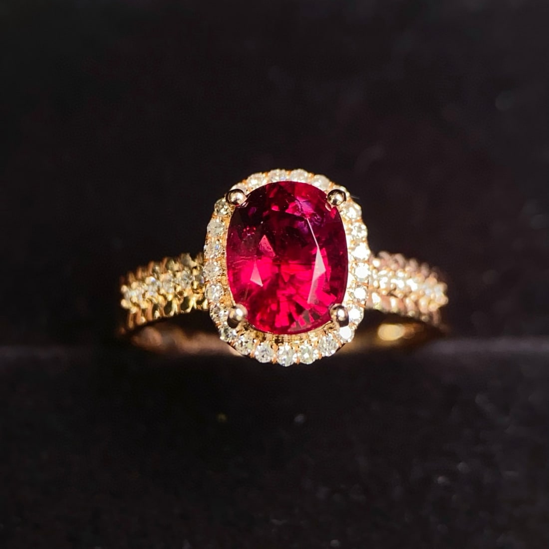 14k Gold 2.08 Ctw Natural Tourmaline & Diamond Ring: Ref:230942248 // gold content:14k gold // ring size:7. 25us // // main gemstone:tourmaline // shape:oval // carat weight:1. 9ct // color:red // treatment:natural // // adjacent gemstone 2 : diamond //