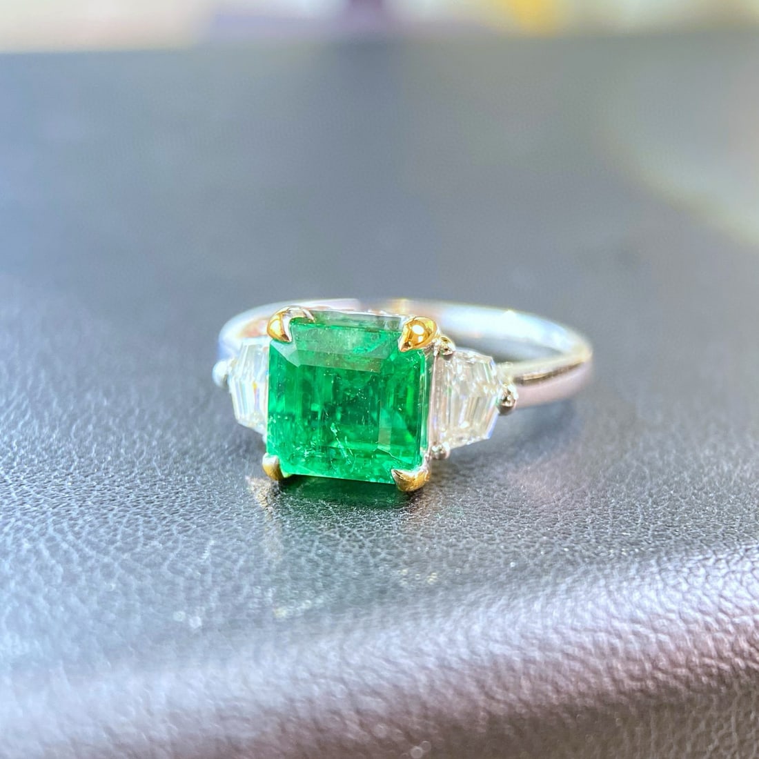14k Gold 3.38 Ctw Vivid Green Natural Emerald & Diamond Ring - 3