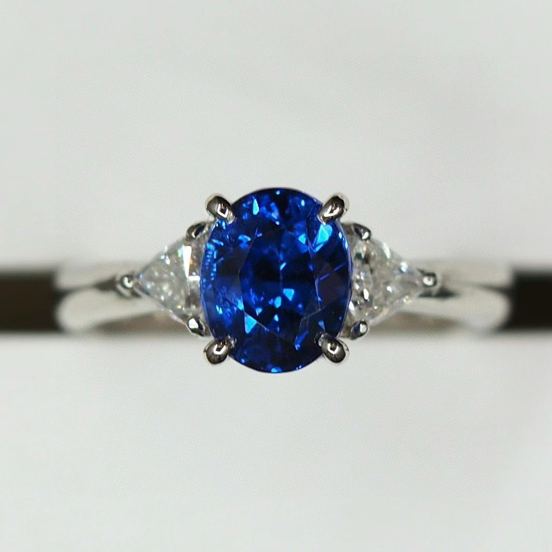 14k Gold 2.50 Ctw Natural Sapphire & Diamond Ring: Ref:230942250 // gold content:14k gold // ring size:7. 25us // // main gemstone:sapphire // shape:oval // carat weight:2. 15ct // color:royal blue // treatment:natural // // adjacent gemstone 2 : diam