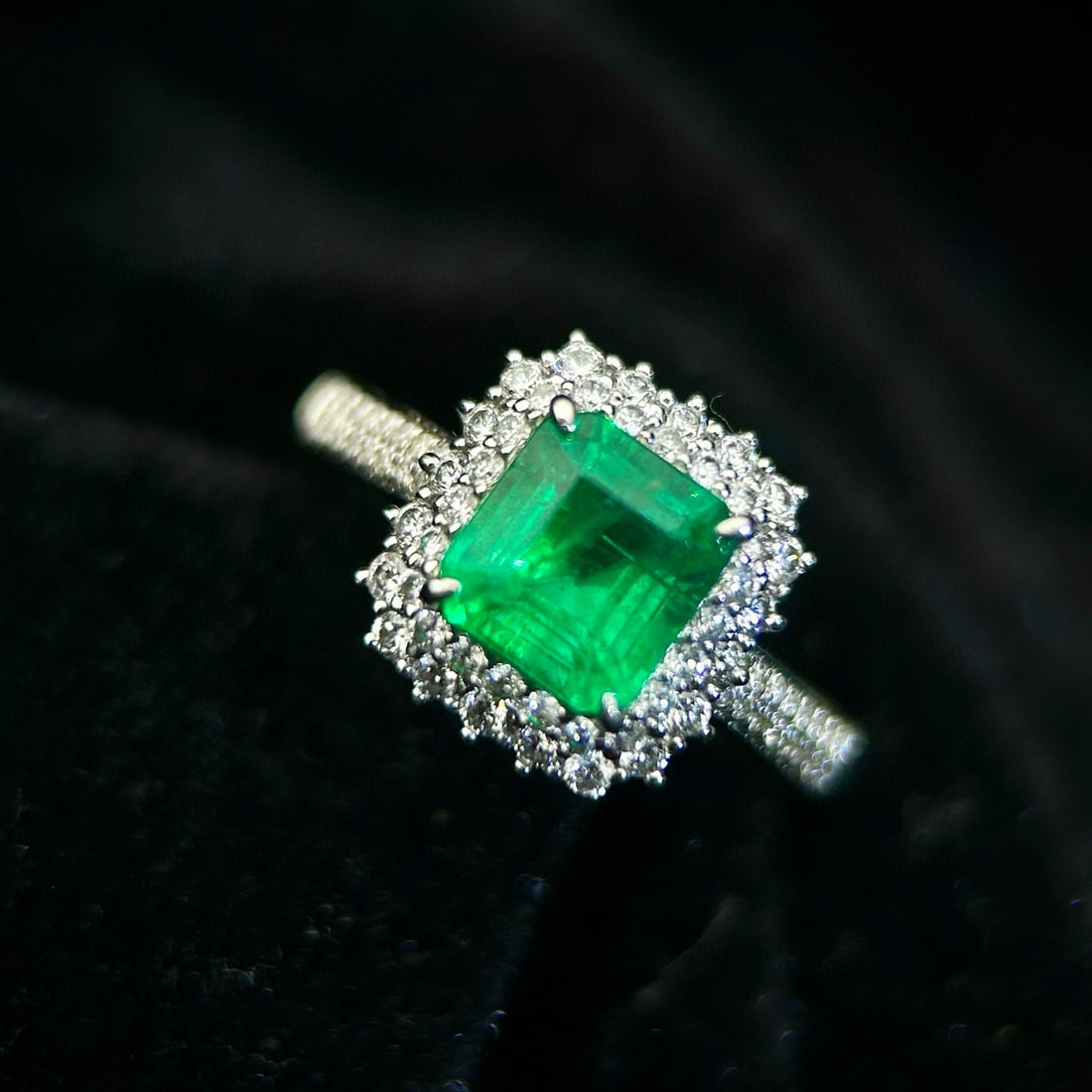 14k Gold 2.37 Ctw Vivid Green Natural Emerald & Diamond Ring - 2