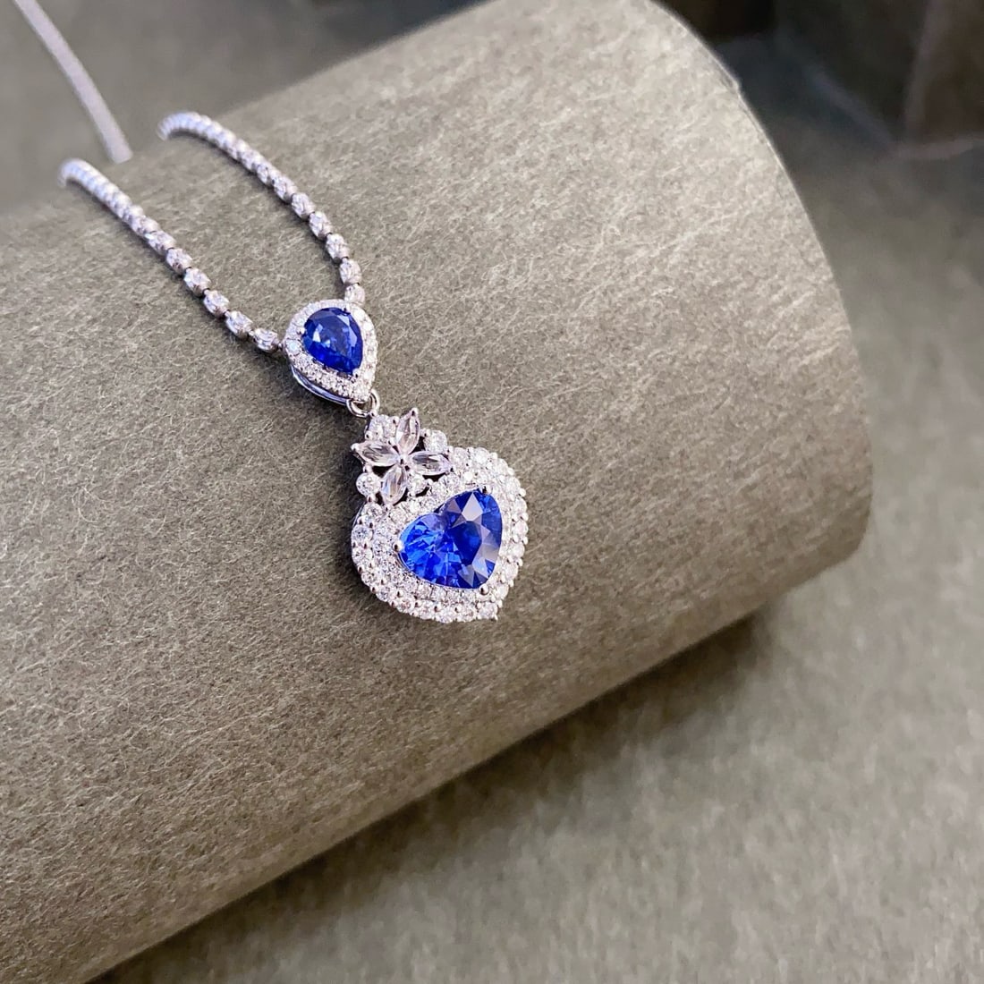 14k Gold 2.00 Ctw Natural Sapphire & Diamond Pendant( Without Chain ): Ref:230942272 // gold content:14k gold // main gemstone:sapphire // shape:multiply // carat weight:1. 59ct // color:royal blue // treatment:natural // // adjacent gemstone 2 : diamond //