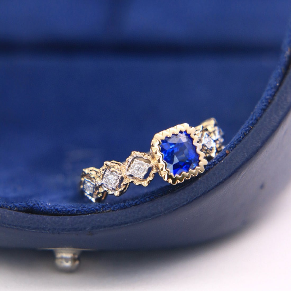 14k Gold 1.10 Ctw Vivid Blue Natural Sapphire & Diamond Ring - 2