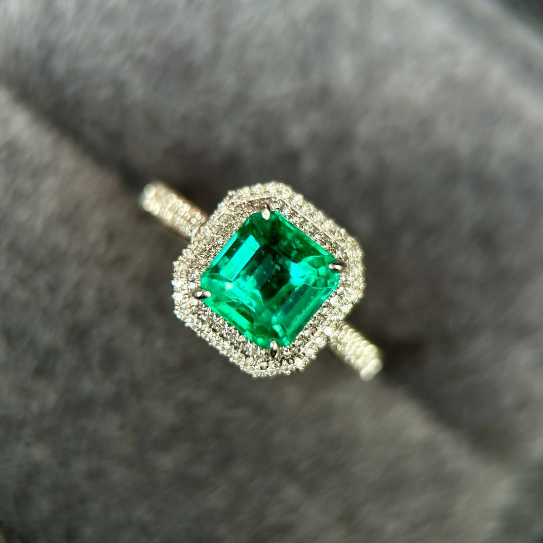 14k Gold 2.22 Ctw Vivid Green Natural Emerald & Diamond Ring - 2