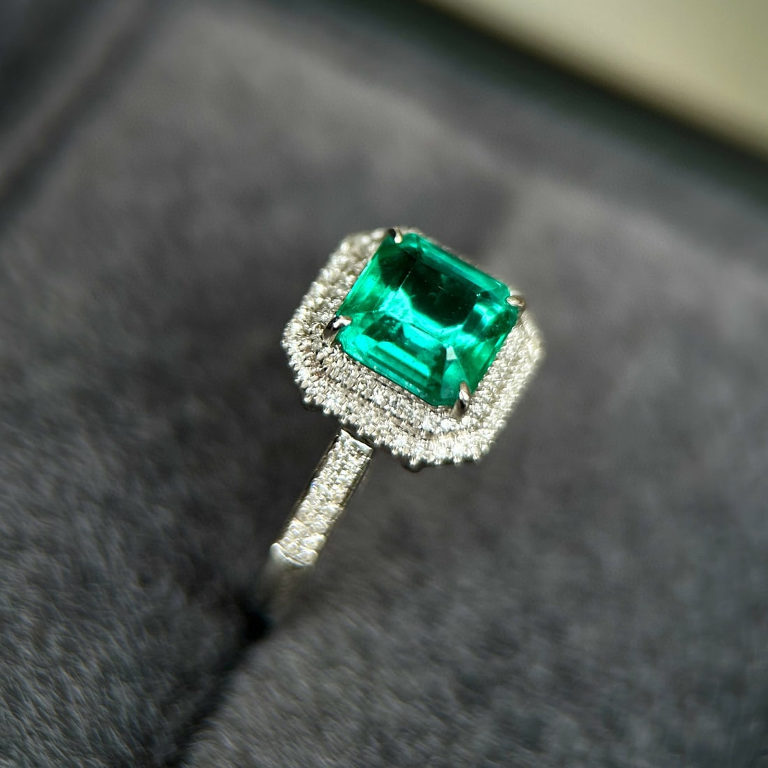 14k Gold 2.22 Ctw Vivid Green Natural Emerald & Diamond Ring - 5