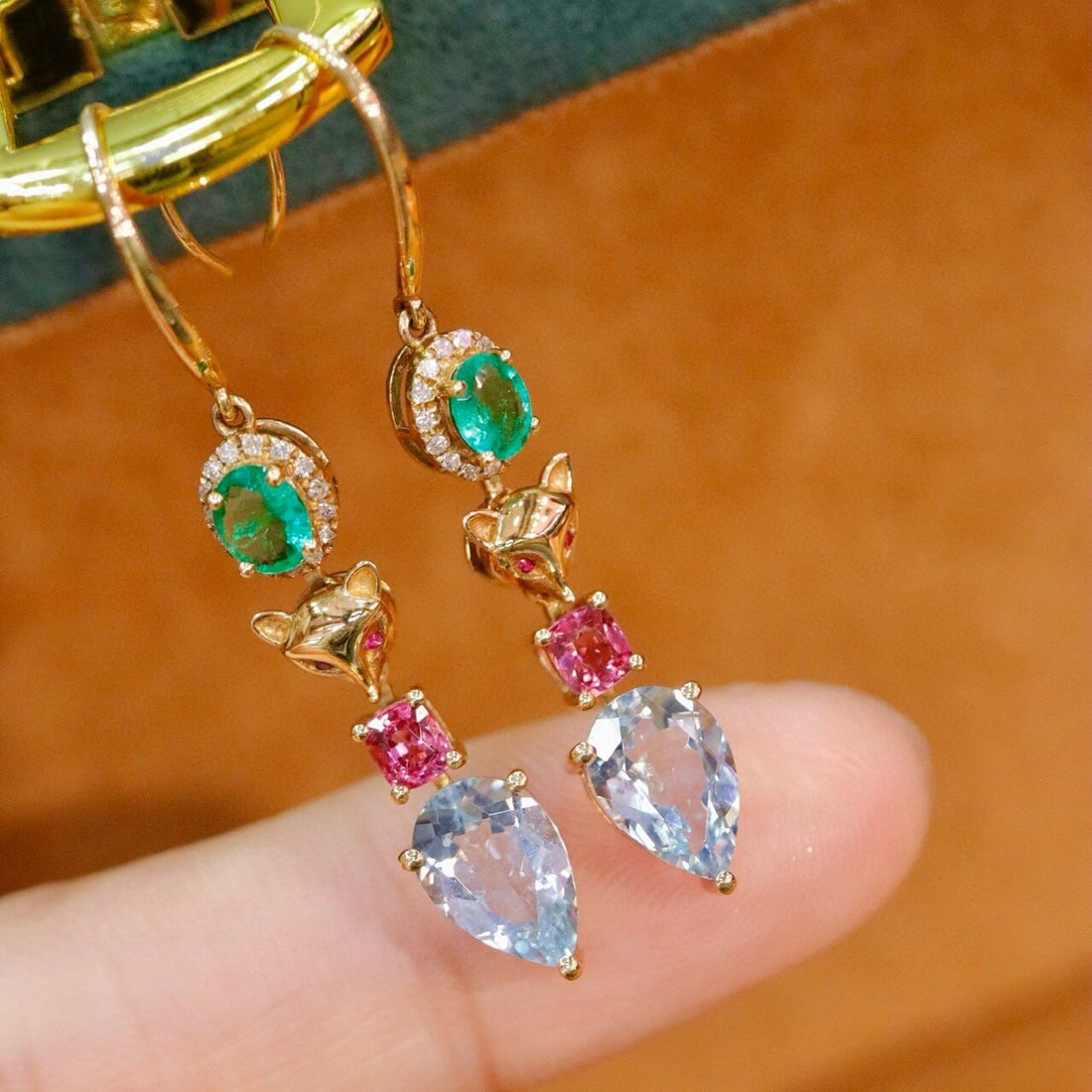 14k Gold 2.40 Ctw Natural Aquamarine & Diamond Earrings: Ref:230942315 // gold content:14k gold // main gemstone:aquamarine // shape:pear // carat weight:2. 28ct // color:blue // treatment:natural // // adjacent gemstone 2 : diamond // shape:round //