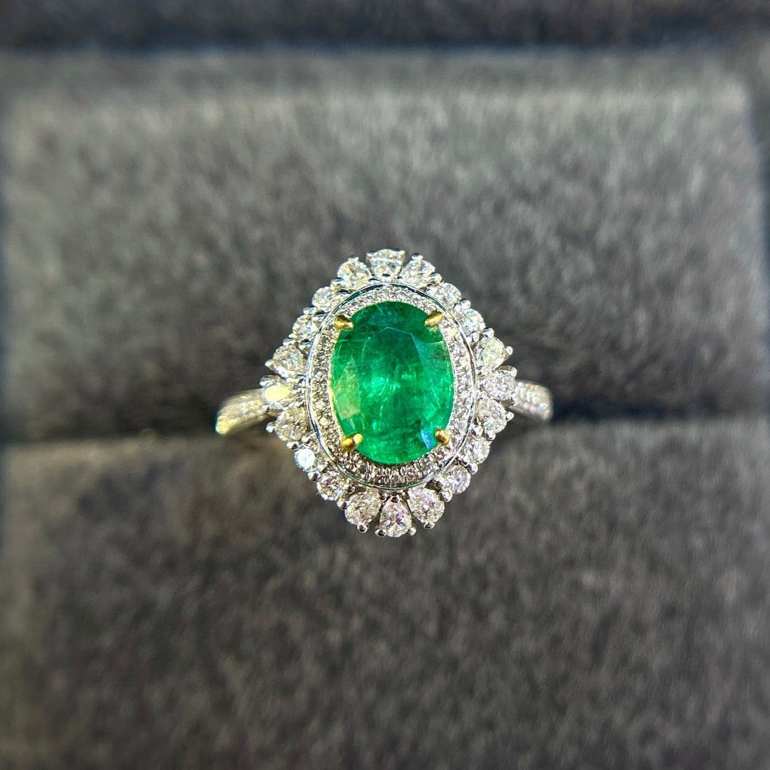 14k Gold 2.52 Ctw Vivid Green Natural Emerald & Diamond Ring: Ref:230942326 // gold content:14k gold // ring size:7. 25us // // main gemstone:emerald // shape:oval // carat weight:1. 7ct // color:vivid green // treatment:natural // // adjacent gemstone 2 : diamo