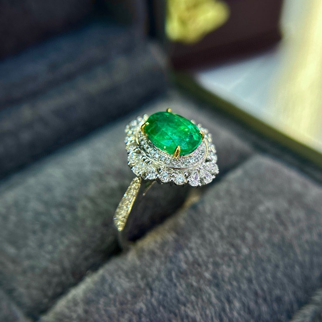 14k Gold 2.52 Ctw Vivid Green Natural Emerald & Diamond Ring - 3