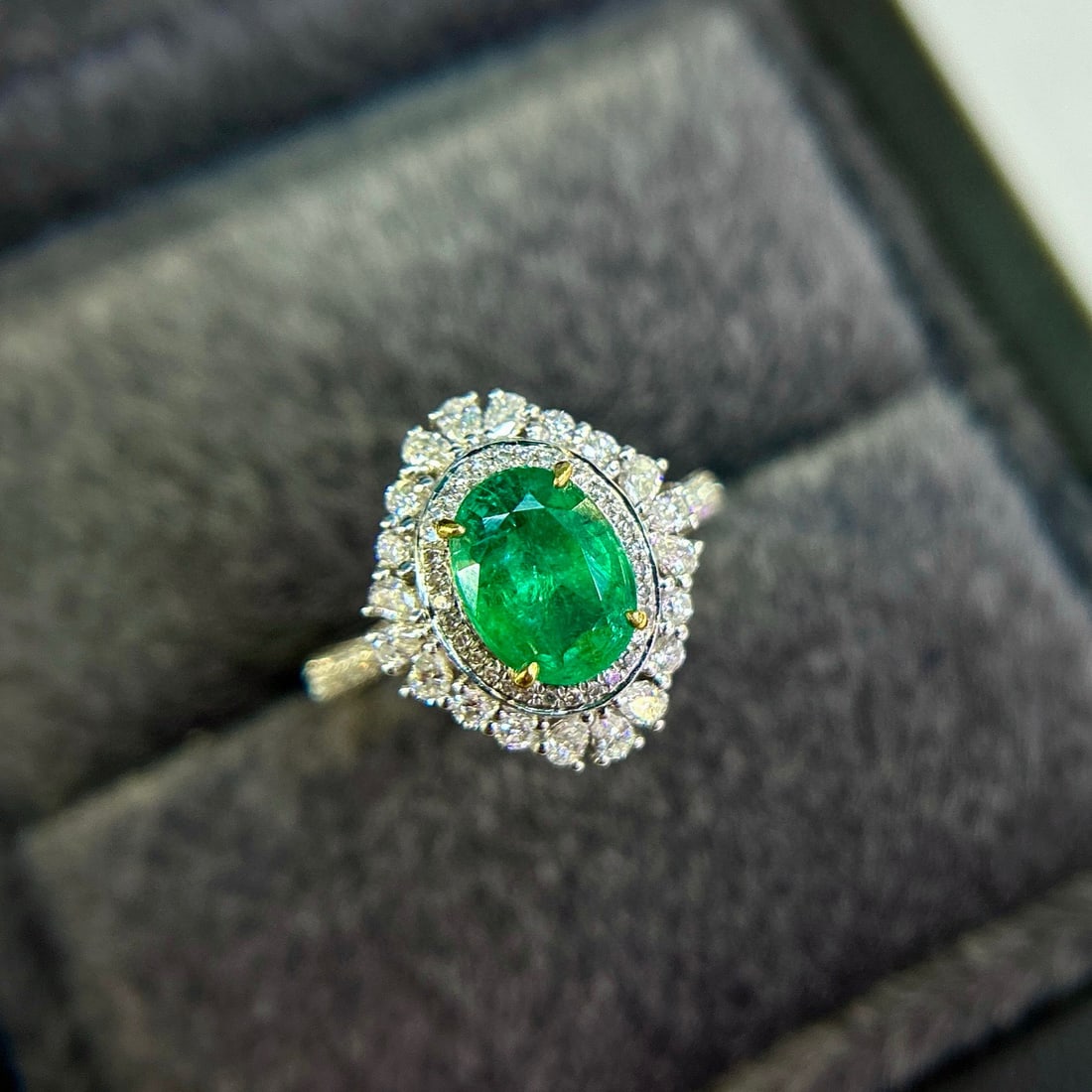 14k Gold 2.52 Ctw Vivid Green Natural Emerald & Diamond Ring - 5
