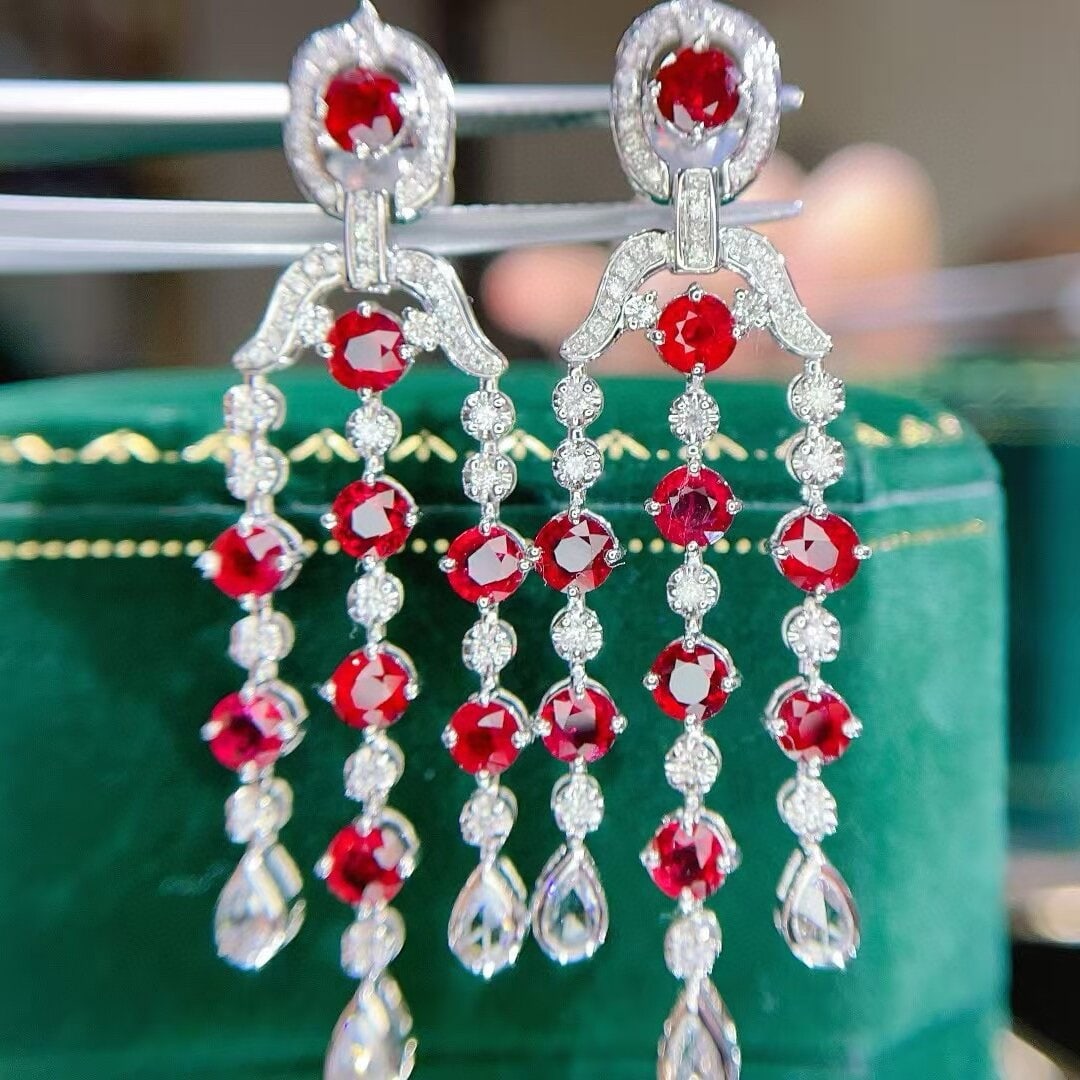 14k Gold 4.80 Ct Natural Ruby & Diamond Earrings: Ref:230942331 // gold content:14k gold // main gemstone:ruby // shape:round // carat weight:4. 80ct // color:pigeonblood red // treatment:natural // cut grade:g // // adjacent gemstone 2 : diamond //