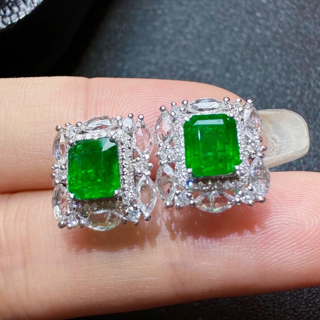 14k Gold 1.81 Ctw Vivid Green Natural Emerald & Diamond Earrings: Ref:230942337 // gold content:14k gold // main gemstone:emerald // shape:octagonal // carat weight:1. 45ct // color:vivid green // treatment:natural // // adjacent gemstone 2 : diamond //