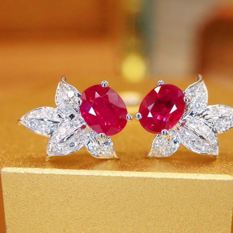 14k Gold 0.73 Ctw Natural Ruby & Diamond Earrings: Ref:230942345 // gold content:14k gold // main gemstone:ruby // shape:oval // carat weight:0. 62ct // color:pigeonblood red // treatment:natural // // adjacent gemstone 2 : diamond // number of stones