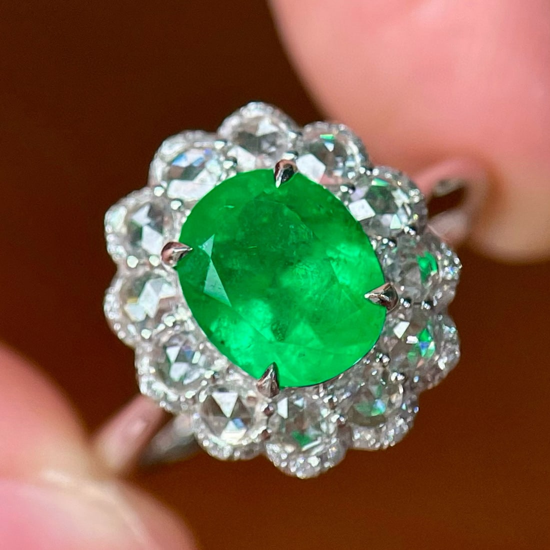 14k Gold 2.62 Ctw Vivid Green Natural Emerald & Diamond Ring: Ref:230942356 // gold content:14k gold // ring size:7. 25us // // main gemstone:emerald // shape:oval // carat weight:1. 86ct // color:vivid green // treatment:natural // // adjacent gemstone 2 : diam