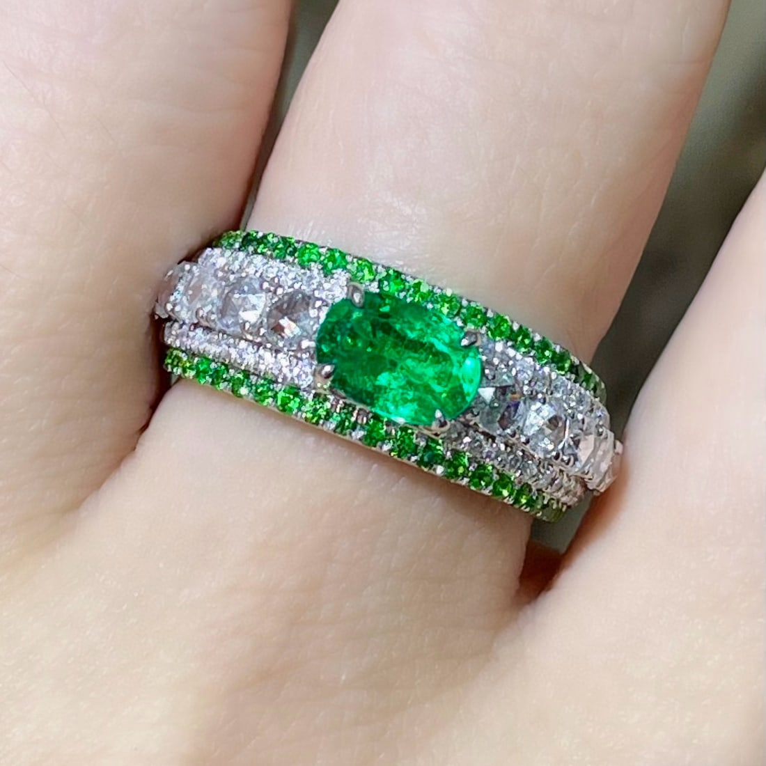 14k Gold 1.20 Ctw Intense Green Natural Emerald & Diamond Ring - 3