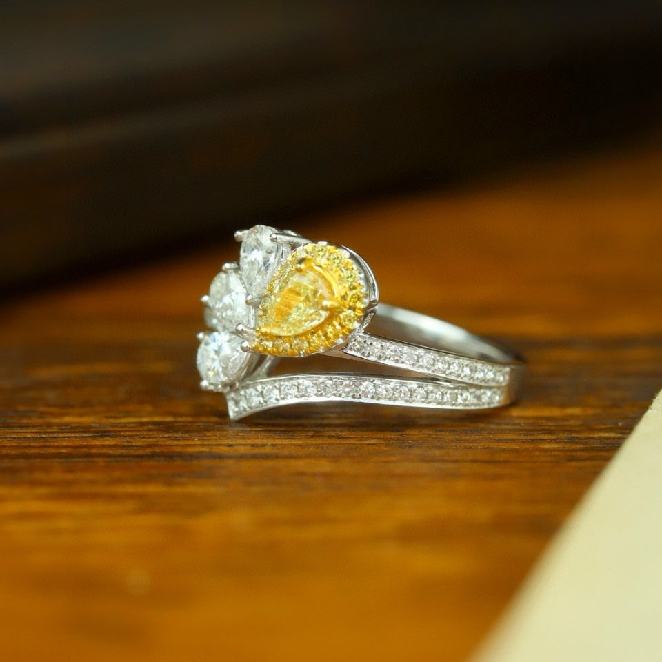 14k Gold 0.82 Ctw Natural Yellow Diamond & Diamond Ring - 4