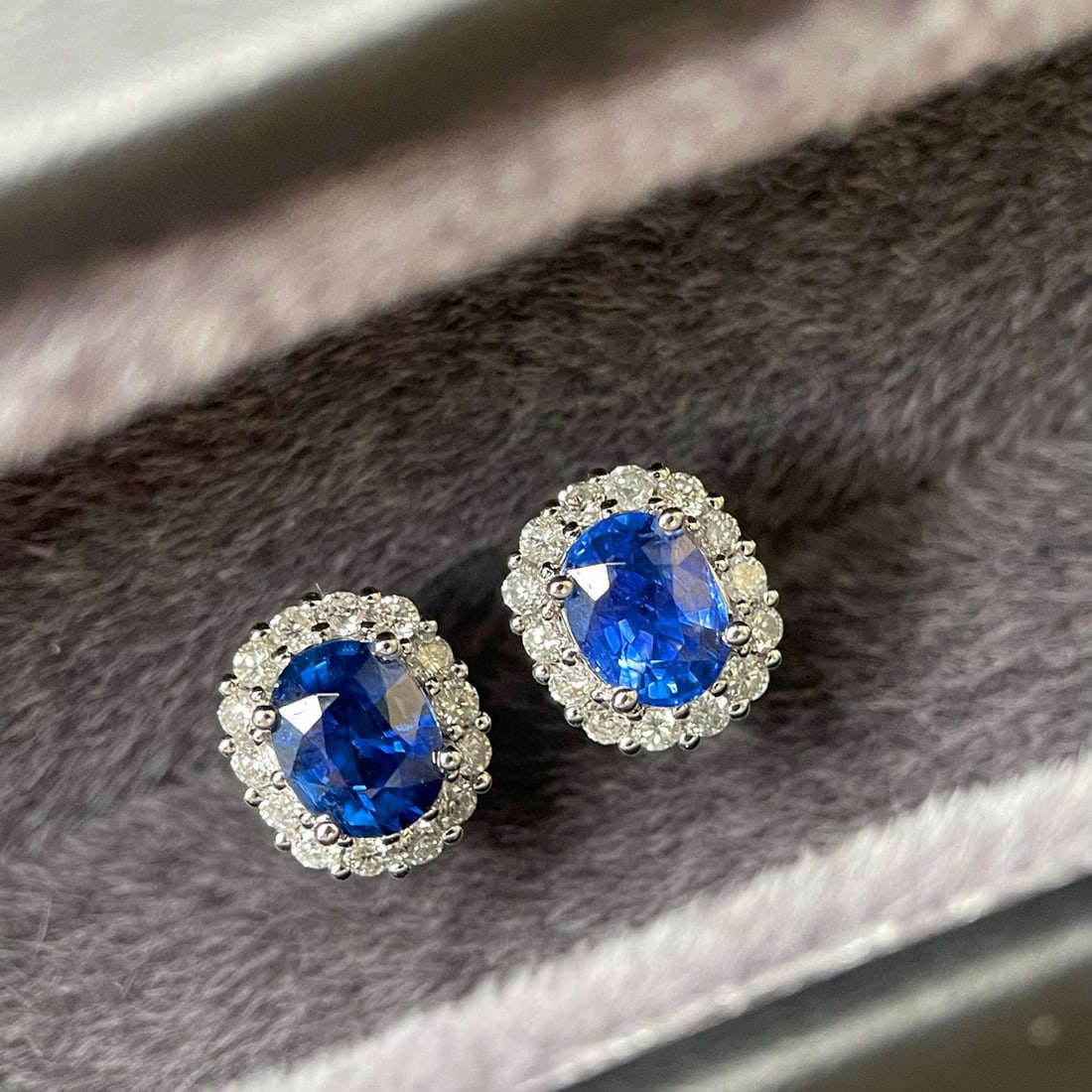 14k Gold 1.57 Ctw Vivid Blue Natural Sapphire & Diamond Earrings: Ref:230942378 // gold content:14k gold // main gemstone:sapphire // shape:oval // carat weight:1. 3ct // color:vivid blue // treatment:natural // // adjacent gemstone 2 : diamond // shape:round // car