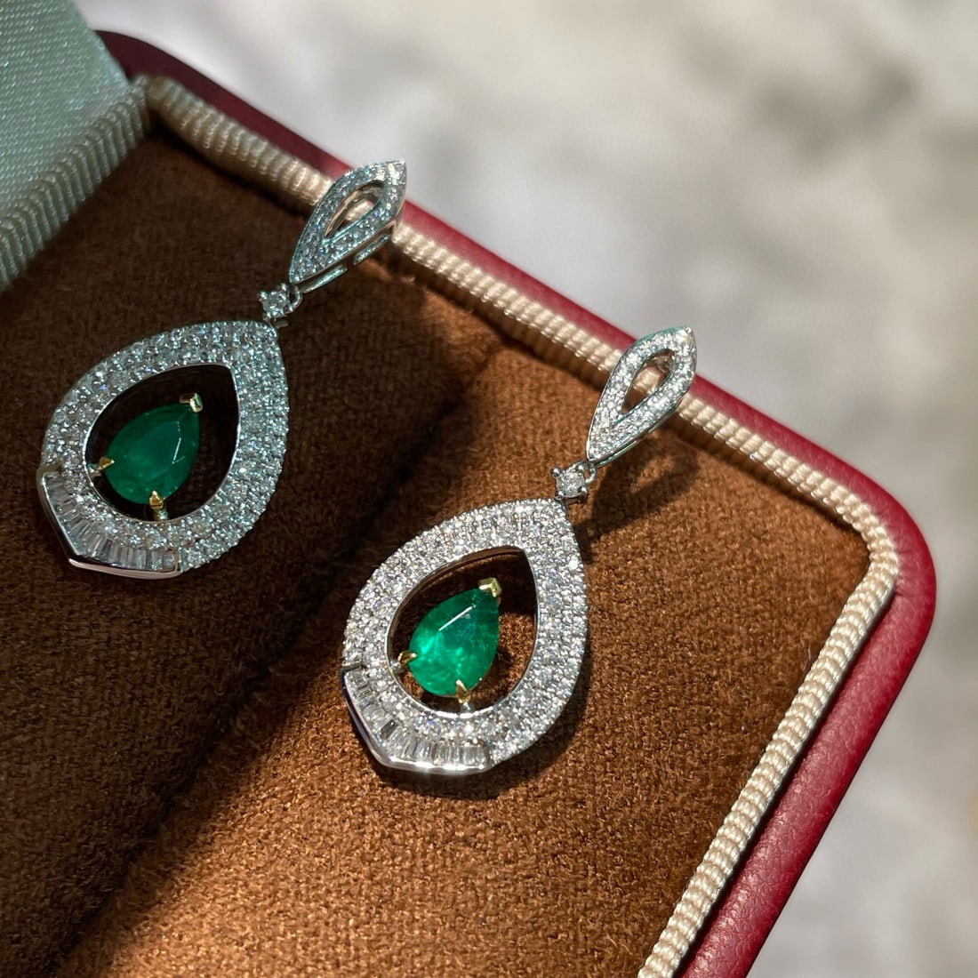 14k Gold 0.75 Ct Vivid Green Natural Emerald & Diamond Earrings - 2