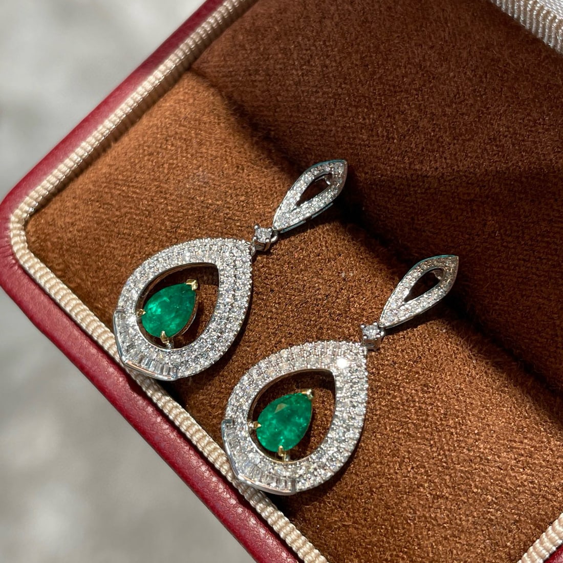 14k Gold 0.75 Ct Vivid Green Natural Emerald & Diamond Earrings - 6