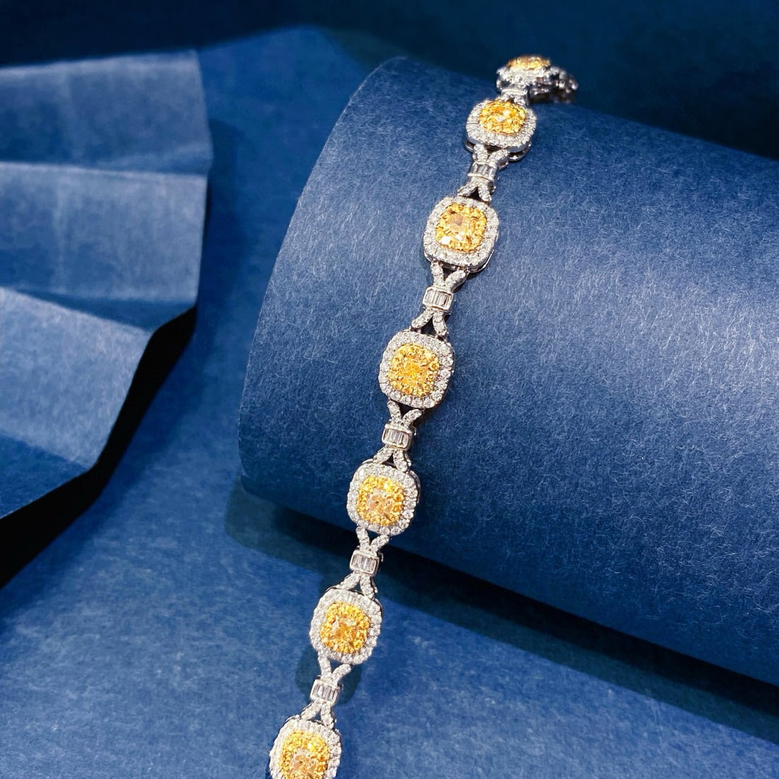 14k Gold 3.54 Ctw Natural Yellow Diamond & Diamond Bracelet - 5
