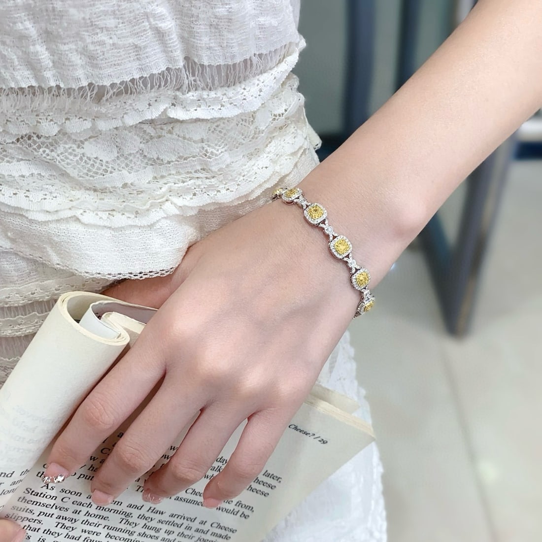 14k Gold 3.54 Ctw Natural Yellow Diamond & Diamond Bracelet - 6