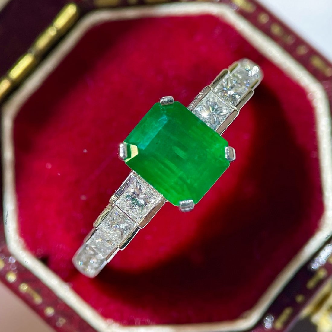 14k Gold 1.67 Ctw Vivid Green Natural Emerald & Diamond Ring - 2