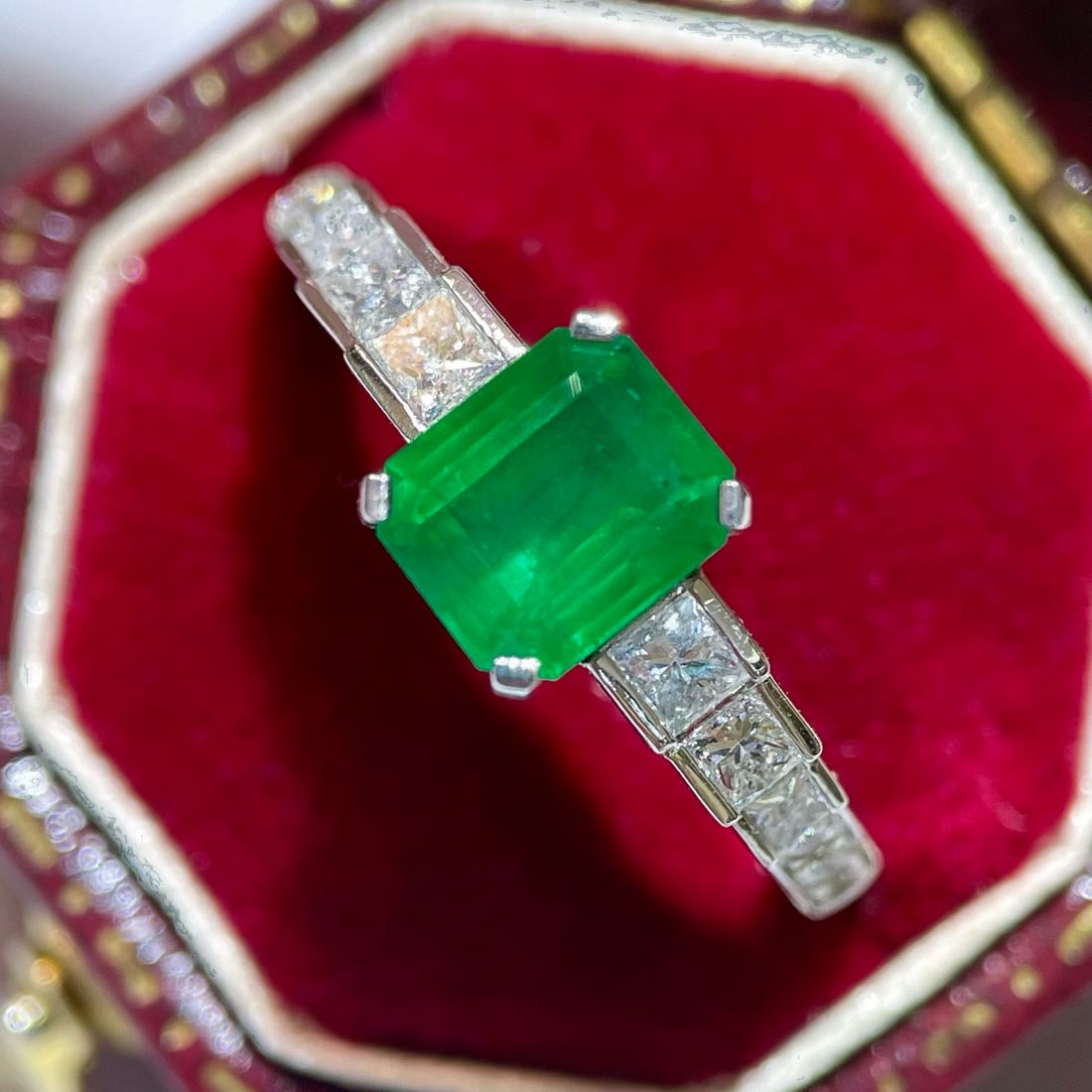 14k Gold 1.67 Ctw Vivid Green Natural Emerald & Diamond Ring - 3