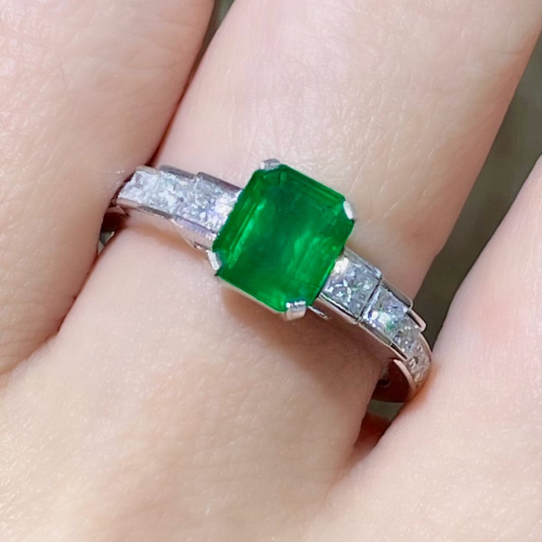 14k Gold 1.67 Ctw Vivid Green Natural Emerald & Diamond Ring - 4