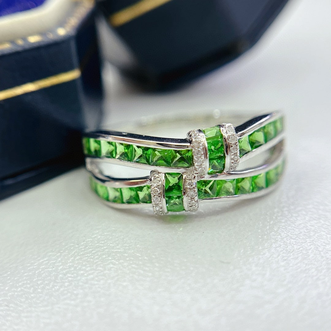 14k Gold 1.50 Ct Natural Tsavorite & Diamond Ring: Ref:230942410 // gold content:14k gold // ring size:7. 25us // // main gemstone:tsavorite // shape:princess // carat weight:1. 50ct // color:green // treatment:natural // // adjacent gemstone 2 :