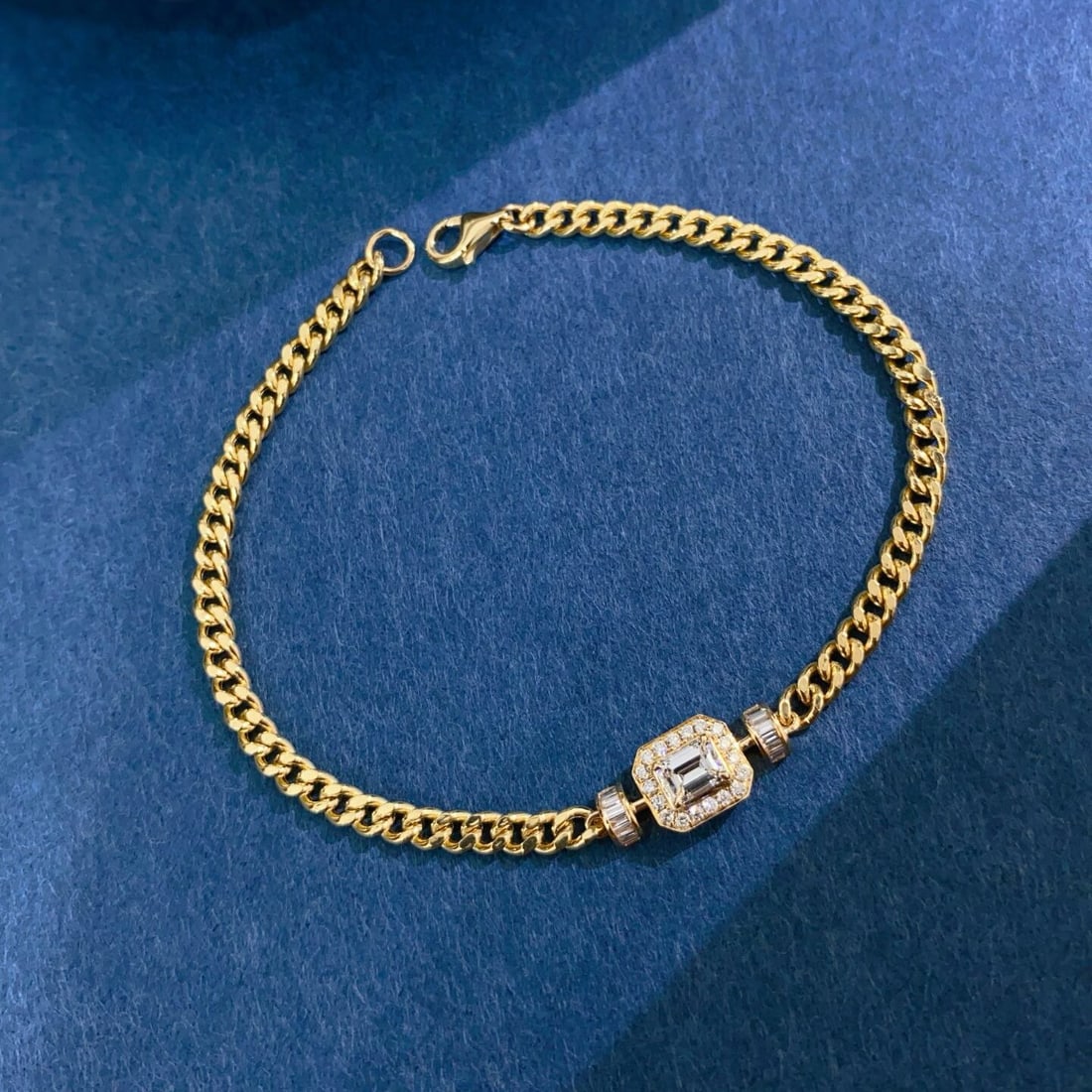 Gia Certified 14k Gold 0.48 Ctw Natural G Vvs1 Emerald Diamond Bracelet: Ref:230942431 // gold content:14k gold // main gemstone:diamond // certified:gia // shape:emerald // carat weight:0. 30ct // clarity grade:vvs1 // color:g // treatment:natural // // adjacent gemstone