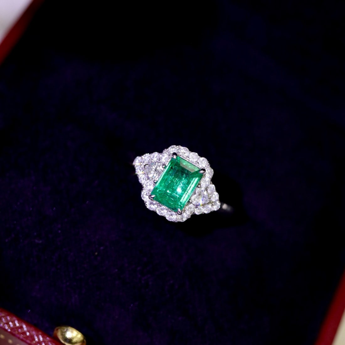 14k Gold 1.79 Ctw Vivid Green Natural Emerald & Diamond Ring: Ref:230942435 // gold content:14k gold // ring size:7. 25us // // main gemstone:emerald // shape:octagonal // carat weight:1. 36ct // color:vivid green // treatment:natural // // adjacent gemstone