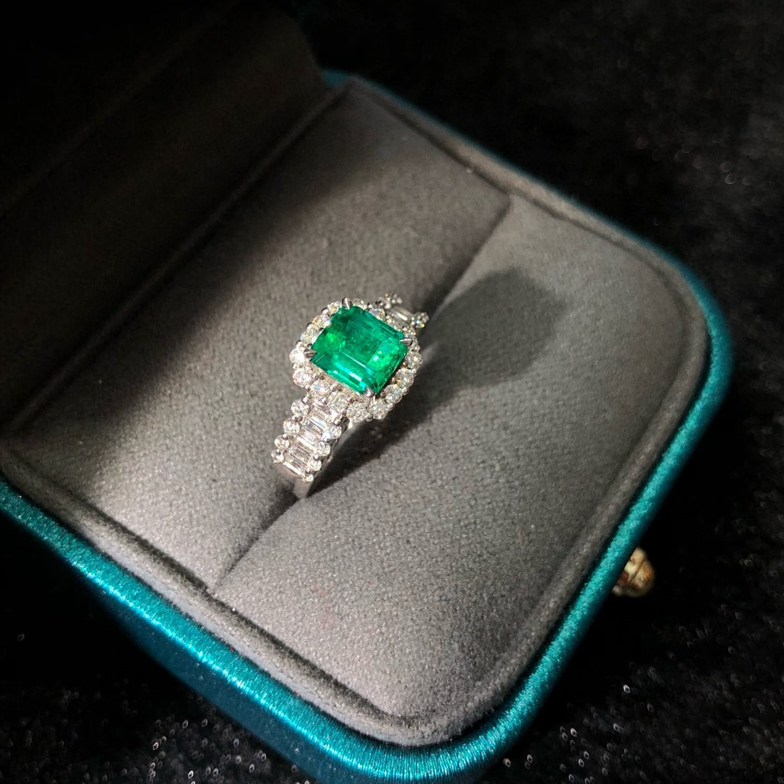 14k Gold 1.99 Ctw Vivid Green Natural Emerald & Diamond Ring - 2