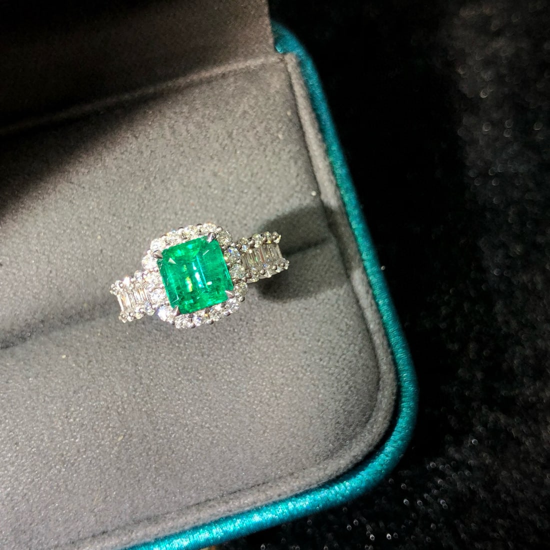 14k Gold 1.99 Ctw Vivid Green Natural Emerald & Diamond Ring - 3