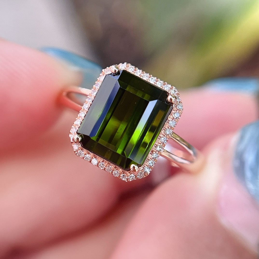14k Gold 3.75 Ct Natural Tourmaline & Diamond Ring: Ref:230942438 // gold content:14k gold // ring size:7. 25us // // main gemstone:tourmaline // shape:octagonal // carat weight:3. 75ct // color:green // treatment:natural // // adjacent gemstone 2