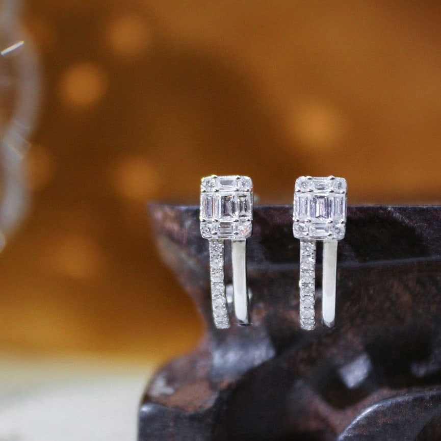 14k Gold 0.60 Ct Natural H Diamond Earrings: Ref:230942440 // gold content:14k gold // main gemstone:diamond // shape:multiply // carat weight:0. 60ct // clarity grade:vs-si // color:h // treatment:natural // Condition: NewLow Estimate: