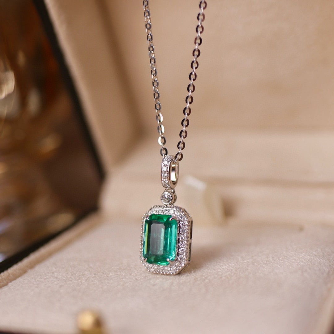 14k Gold 2.18 Ctw Vivid Green Natural Emerald & Diamond Pendant( Without Chain ) - 3