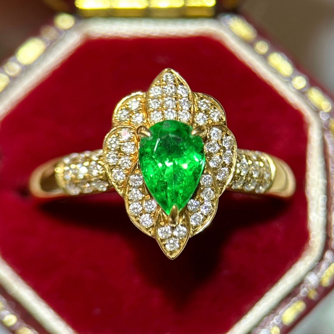 14k Gold 0.83 Ctw Vivid Green Natural Emerald & Diamond Ring: Ref:230942449 // gold content:14k gold // ring size:7. 25us // // main gemstone:emerald // shape:pear // carat weight:0. 6ct // color:vivid green // treatment:natural // // adjacent gemstone 2 : diamo