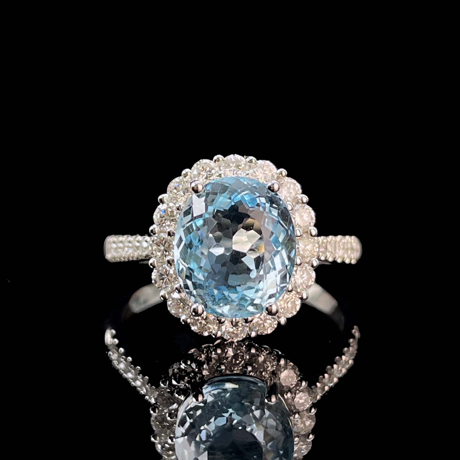 14k Gold 2.8 Ct Natural Aquamarine & Diamond Ring: Ref:230943022 // gold content:14k gold // ring size:7. 25us // // main gemstone:aquamarine // shape:oval // carat weight:2. 8ct // color:santa maria color // treatment:natural // // adjacent