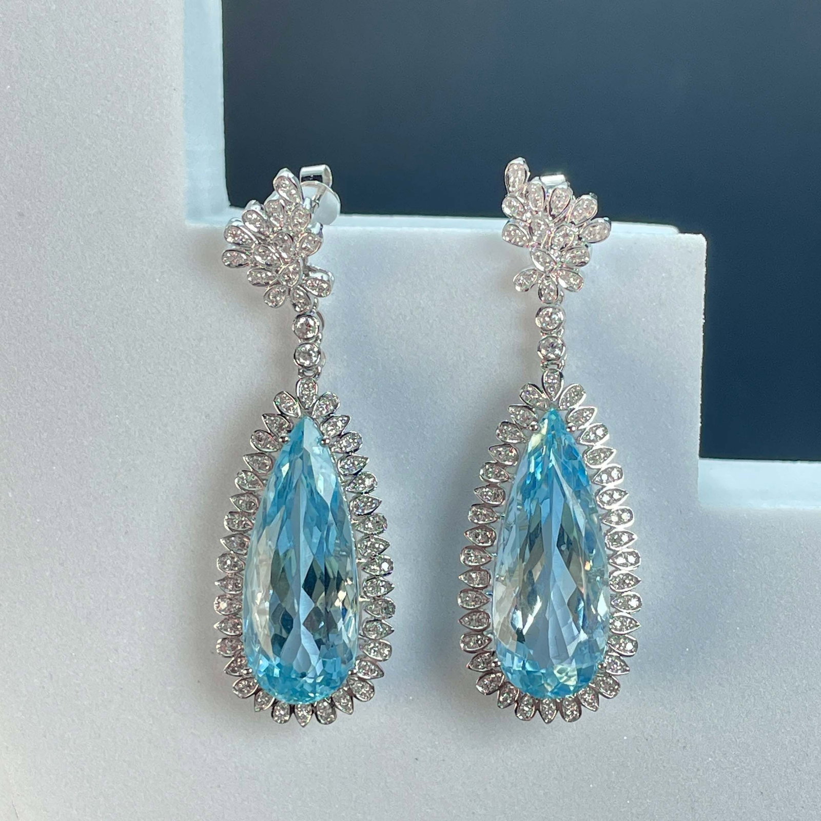 14k Gold 16.95 Ctw Natural Aquamarine & Diamond Earrings - 4