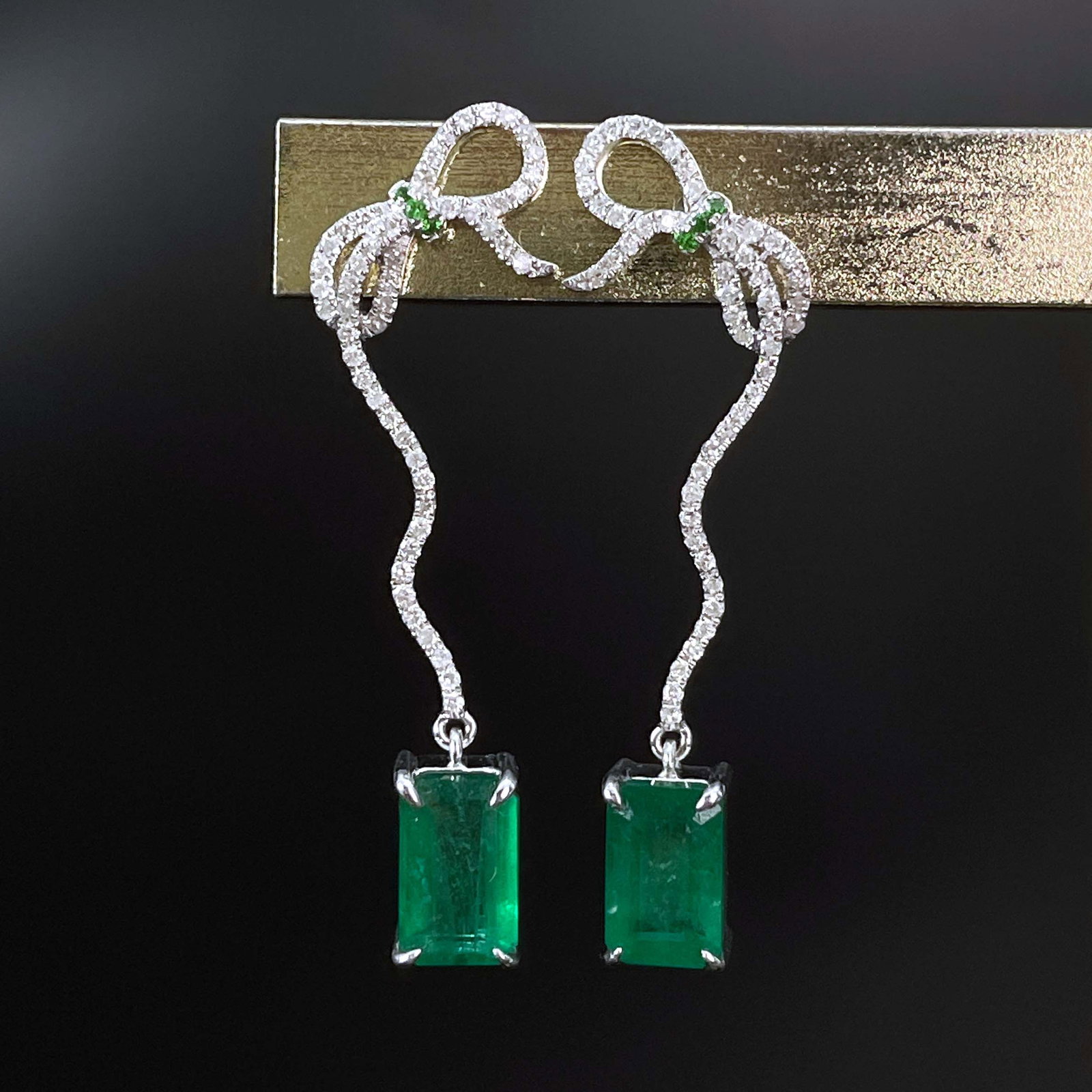 14k Gold 16.89 Ct Vivid Green Natural Emerald & Diamond Jewelry Set - 2
