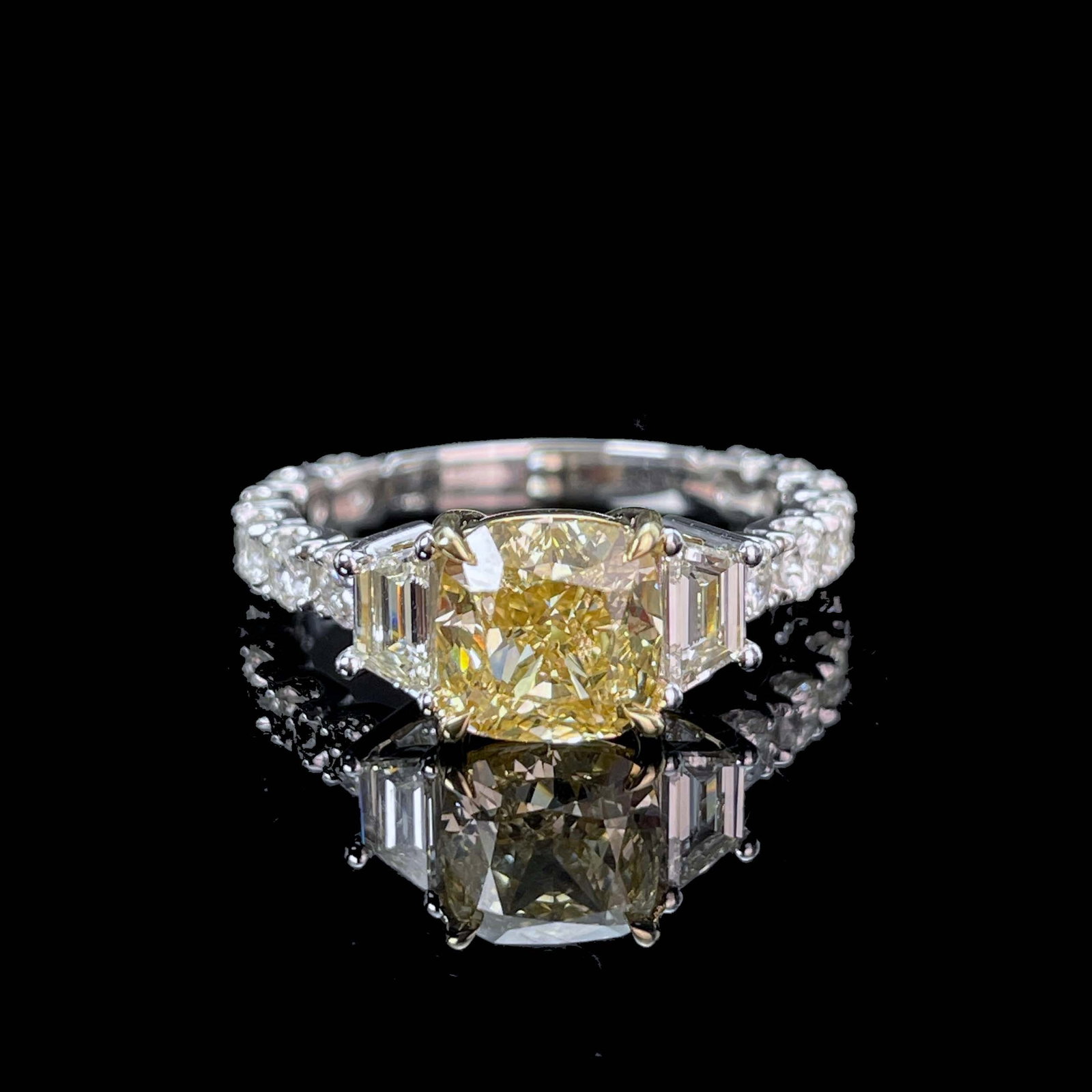 Gia Certified 14k Gold 3.20 Ctw Natural Yellow Diamond & Diamond Ring (1 of 6)