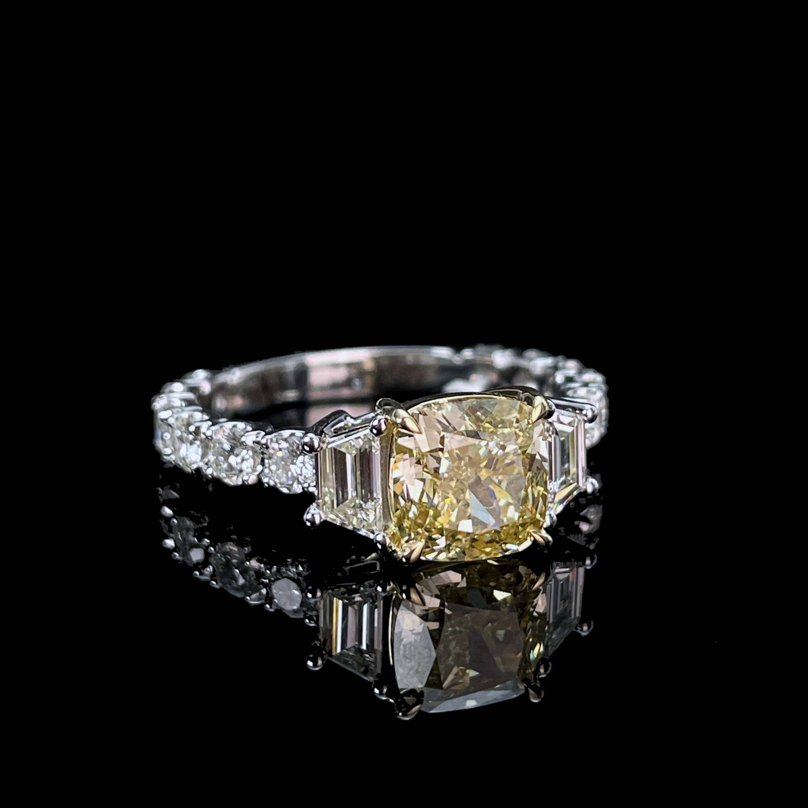 Gia Certified 14k Gold 3.20 Ctw Natural Yellow Diamond & Diamond Ring - 4