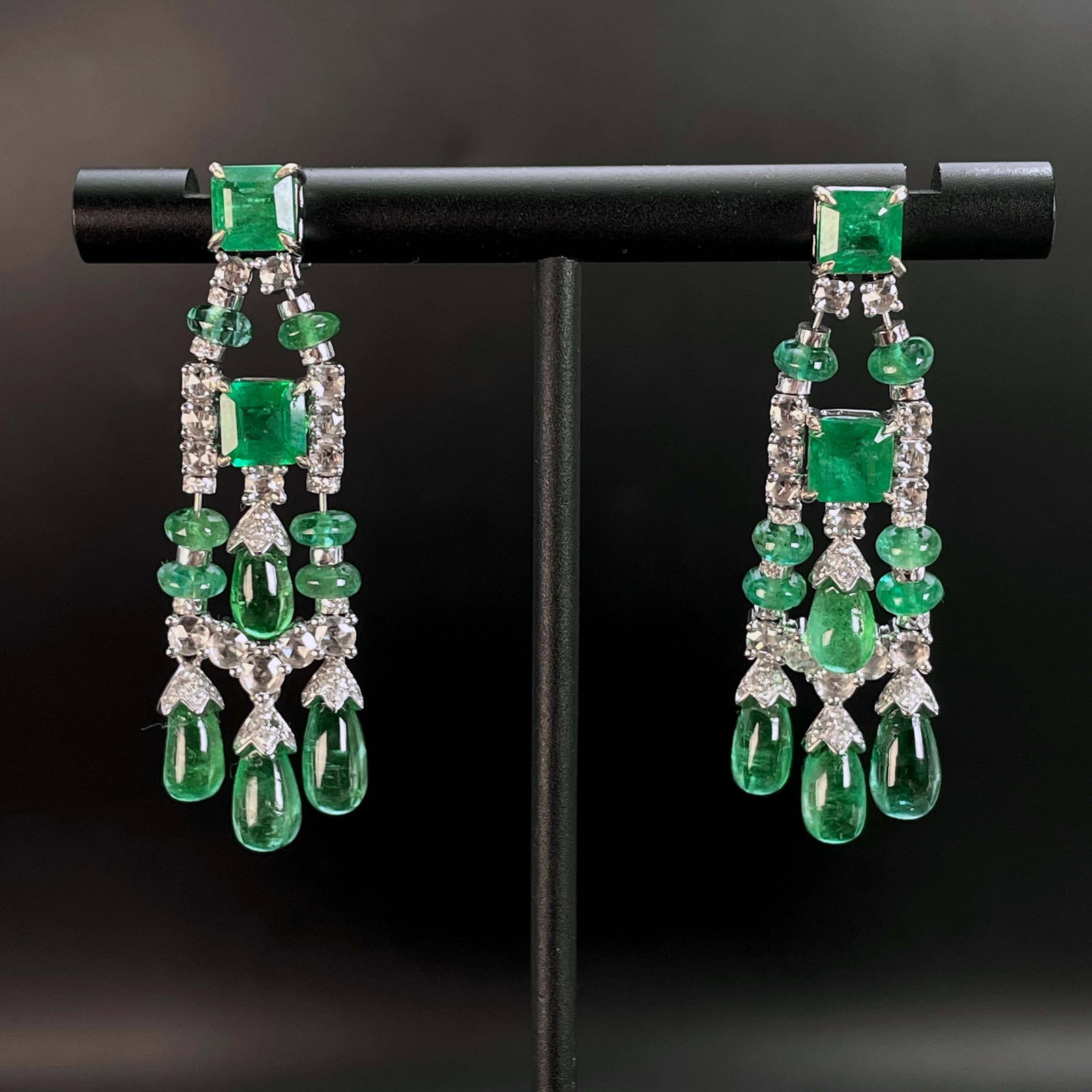 14k Gold 15.16 Ctw Natural Emerald & Diamond Earrings: Ref:230943061 // gold content:14k gold // main gemstone:emerald // shape:multiply // carat weight:13. 8ct // color:green // treatment:natural // // adjacent gemstone 2 : diamond // shape:round //