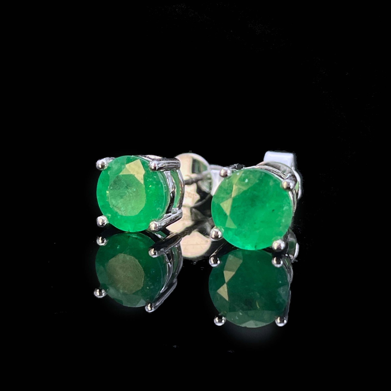 14k Gold 1.55 Ct Natural Emerald Earrings - 3